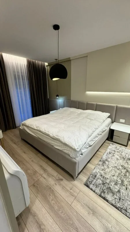 Jepet me Qera Super Apartament i arreduar me Projekt Arkitekt 3+1+2 +Oborr Privat te Kodra Diellit