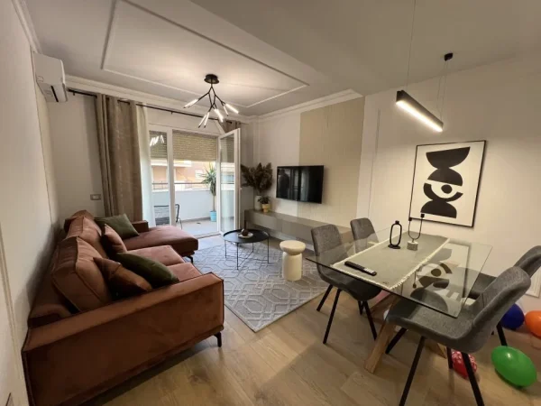 Qera, Apartament 2+1+2 Komuna e Parisit
