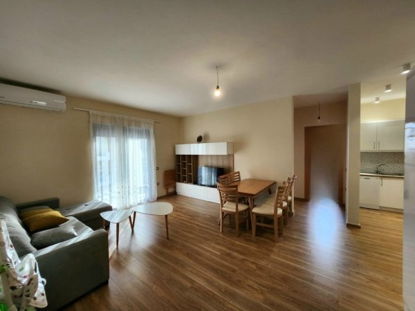 Apartament 2+1+2 ne shitje prane Bulevardit,Vlore