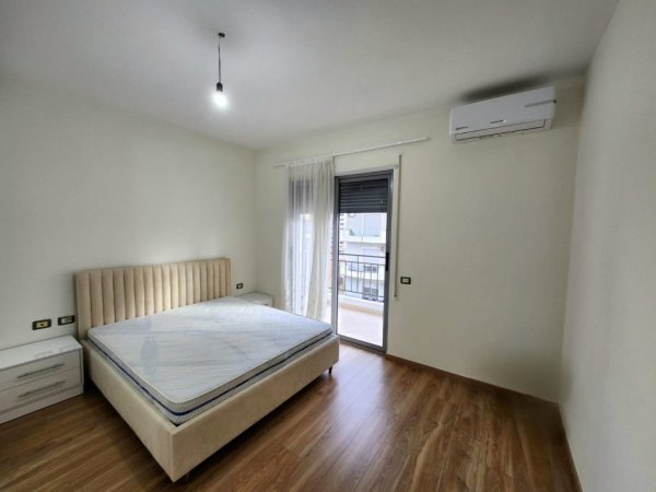 Apartament 2+1+2 ne shitje prane Bulevardit,Vlore