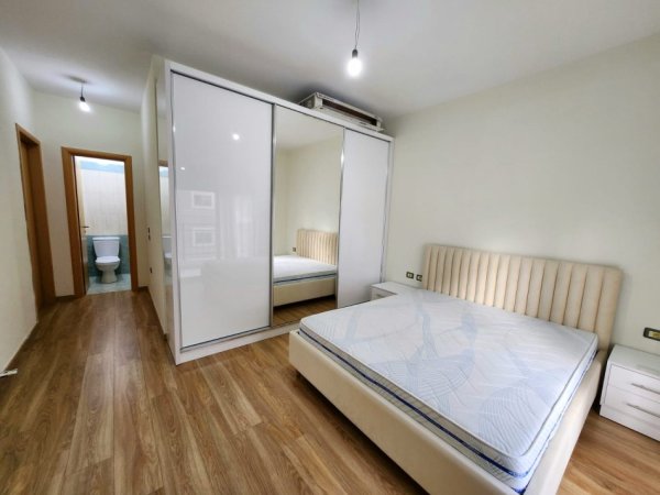 Apartament 2+1+2 ne shitje prane Bulevardit,Vlore