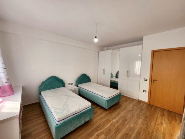 Apartament 2+1+2 ne shitje prane Bulevardit,Vlore