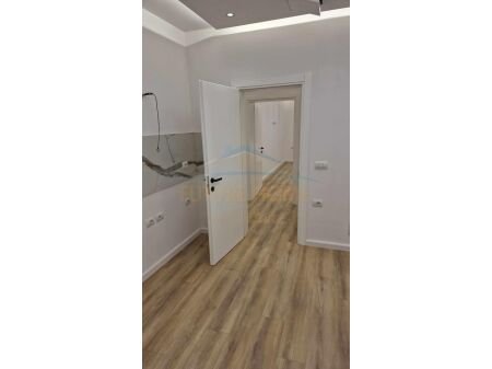 Shitet, Apartament 3+1+2+Depo, në Rrugën Mine Peza, Tiranë. AREA39548