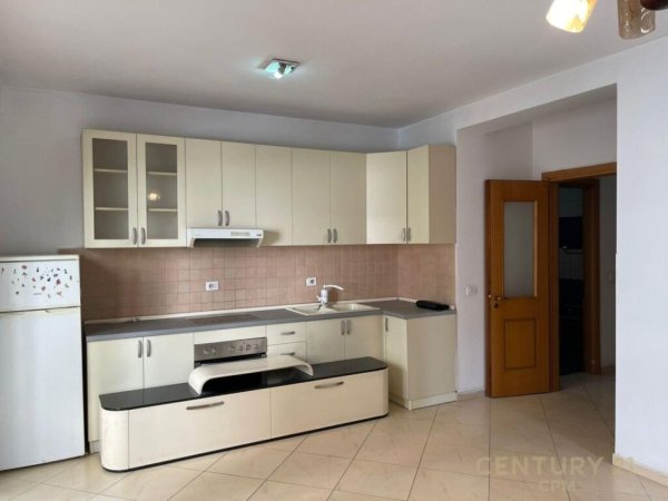 Shesim apartament 2+1+2 T ne Astir !
 Prane Jata Market Tirana, Albania