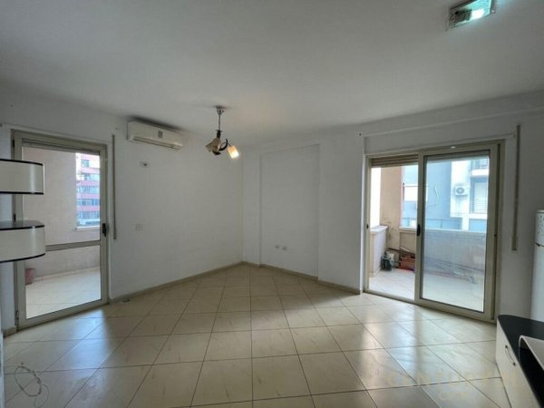 Shesim apartament 2+1+2 T ne Astir !
 Prane Jata Market Tirana, Albania