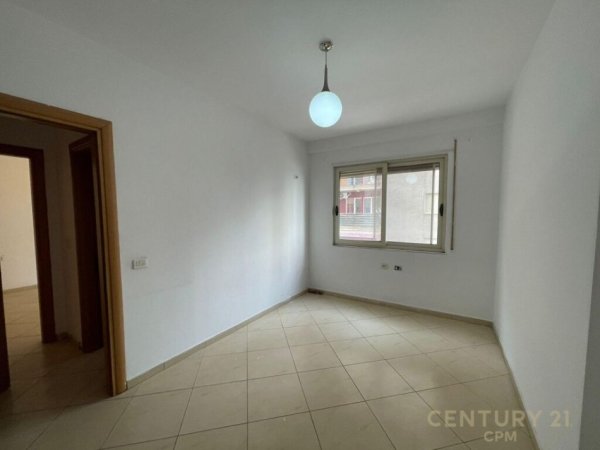 Shesim apartament 2+1+2 T ne Astir !
 Prane Jata Market Tirana, Albania