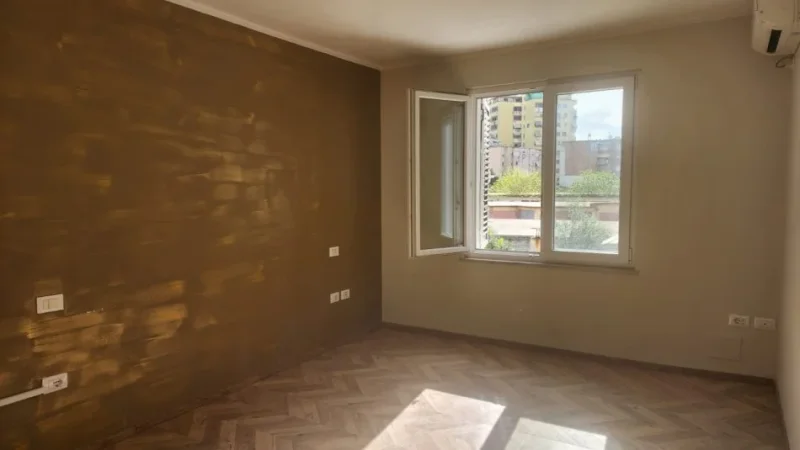 Zyre Per Qira, Komuna E Parisit