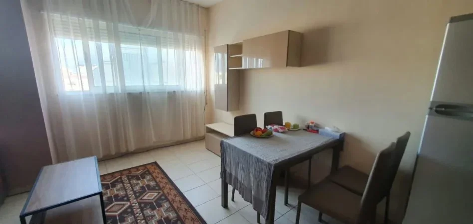 Jepet Shtepi  me qera, per  Banim ne Pallat i Ri 1+1