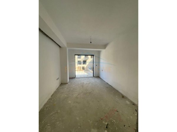 Shitet apartament 2+1+2 Rezidenca Kodra e Diellit 2