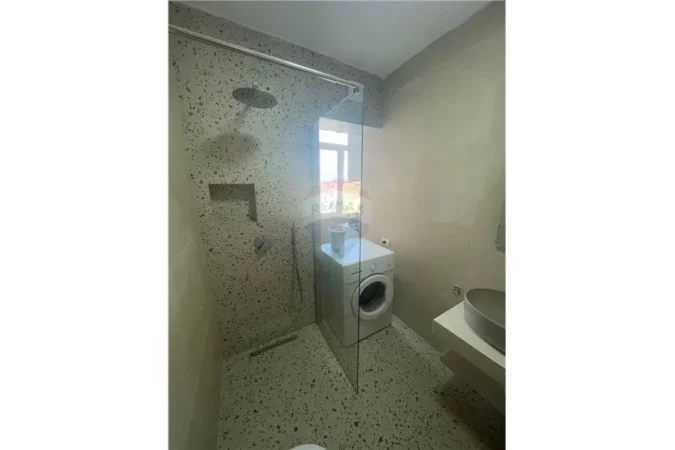 Jepet apartament 1+1 me qera te Shkolla e Baletit, 350 Euro