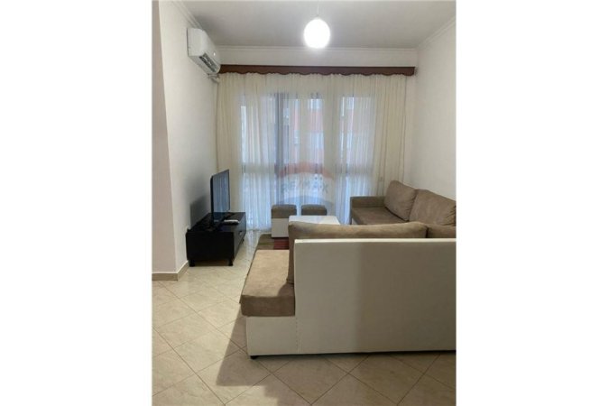 Jepet apartament 1+1 me qera ne Astir, 400 Euro