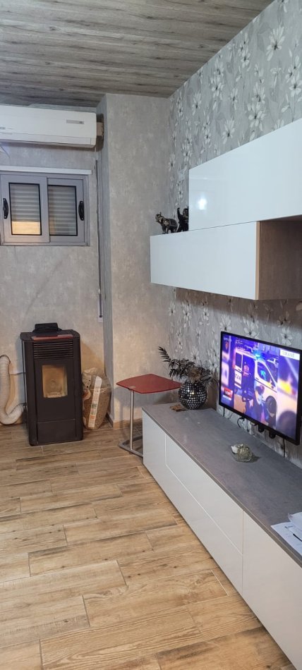 Jepet me qera Apartamenti 2+1+2  400 mije leke, Dajt prane Restorant Qersaraka,+Post Parkimi