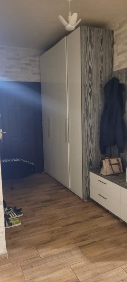 Jepet me qera Apartamenti 2+1+2  400 mije leke, Dajt prane Restorant Qersaraka,+Post Parkimi