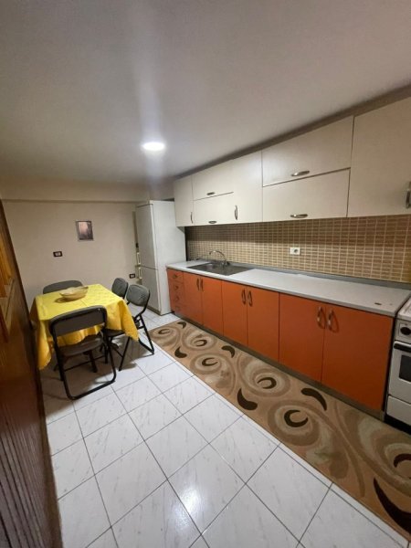 Jepet me qera Apartament 2+1 400 mije leke, rruga Hoxha Tahsim prane Bar Oslo.