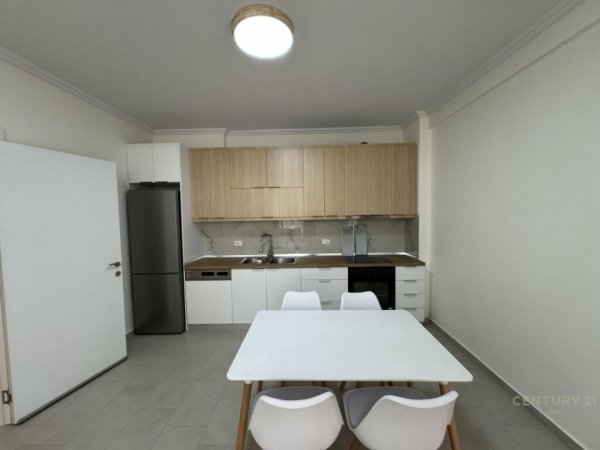 JEPET ME QIRA APARTAMENT 2+1+POST PARIMI TEK KODRA E DIELLIT !