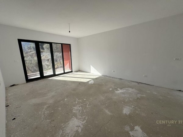 SHITET APARTAMENT 2+1+2 TEK KODRA E DIELLIT !