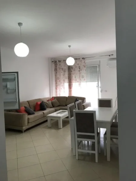 Apartament me qera 21 Dhjetori