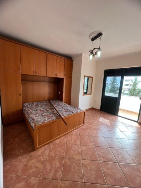 Jepet me qera apartament 2+1 perball Delijorgjit 500eur