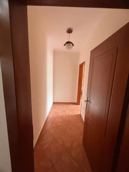 Jepet me qera apartament 2+1 perball Delijorgjit 500eur