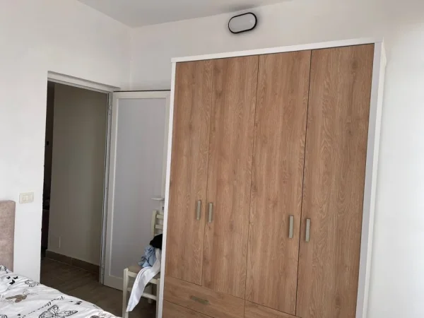 Jepet me qera Apartamenti 1+1 370 mije leke , Astir prane 2 Palmave.