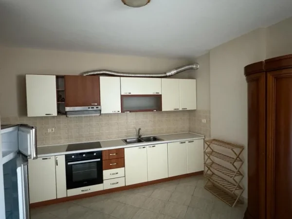 JEPET APARTAMENT ME QERA 1+1 400 EURO RRUGA SIRI KODRA