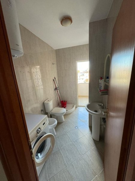 JEPET APARTAMENT ME QERA 1+1 400 EURO RRUGA SIRI KODRA