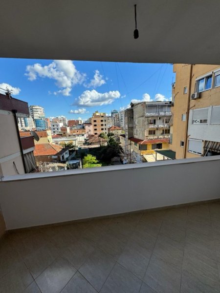 JEPET APARTAMENT ME QERA 1+1 400 EURO RRUGA SIRI KODRA