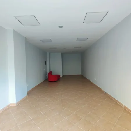 JEPET ME QERA DYQAN 50M2 40000 LEKE  RRUGA E KAVAJES