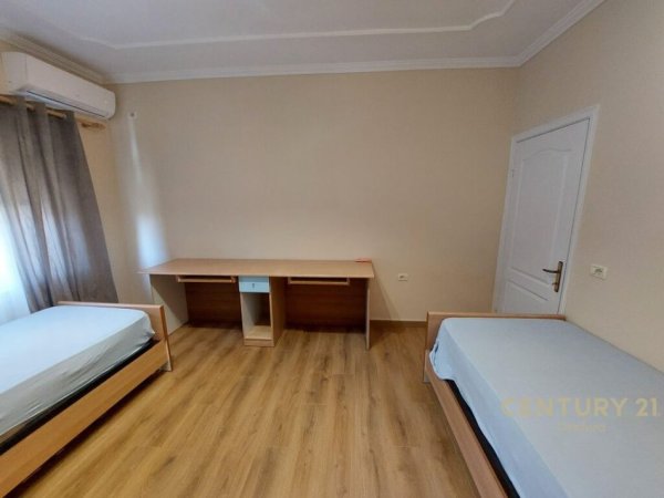 Apartment me qira 2+1 te Pazari I Ri 650 €