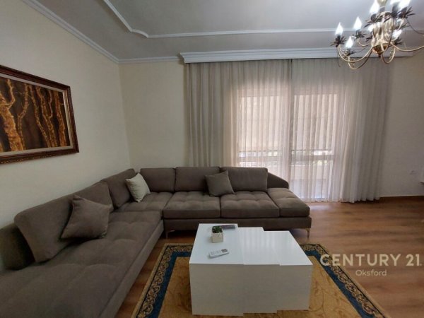 Apartment me qira 2+1 te Pazari I Ri 650 €