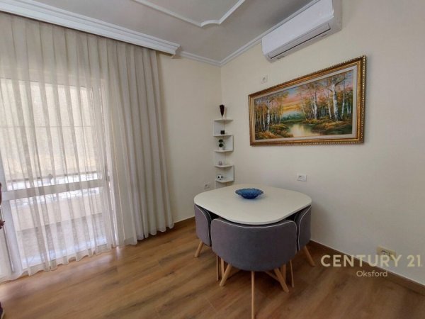 Apartment me qira 2+1 te Pazari I Ri 650 €