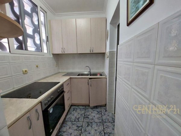 Apartment me qira 2+1 te Pazari I Ri 650 €