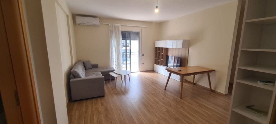 Vlorë, Shitet Apartament 2+1+2, Pran Skelës