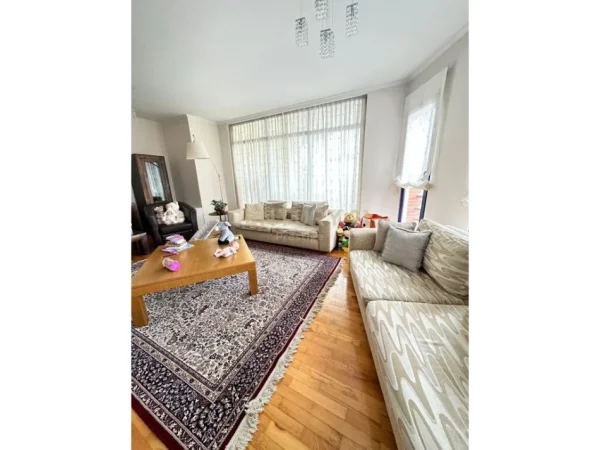 APARTAMENT 3+1+3 ME QERA TEK AMBASADA AMERIKANE, TIRANE!