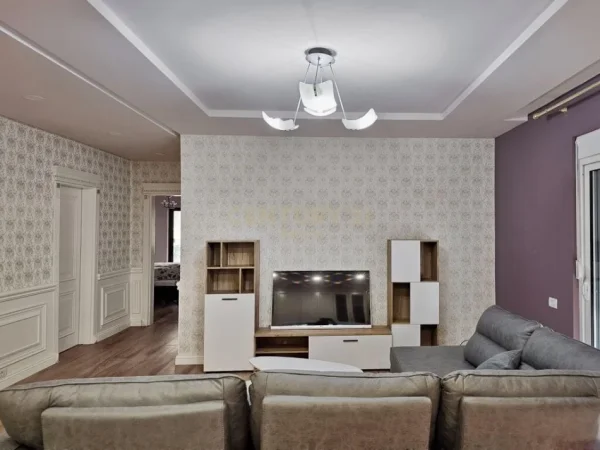 Apartament Per Qira Prane Ministrise se Jashtme.
 Tirana, Albania