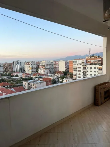 Jepet shtepi me qira 1+1, kati i 8 me ashensor, apartamenti ndodhet pas fabrikes se miellit, ne fillim te Astirit, pothuajse ne rruge kryesore dhe eshte lagje shume e qete dhe i ka te gjitha facilitet per nje familjar. Mobilimi bashkekohor. Te interesuarit te kontaktojne ne 0675602712