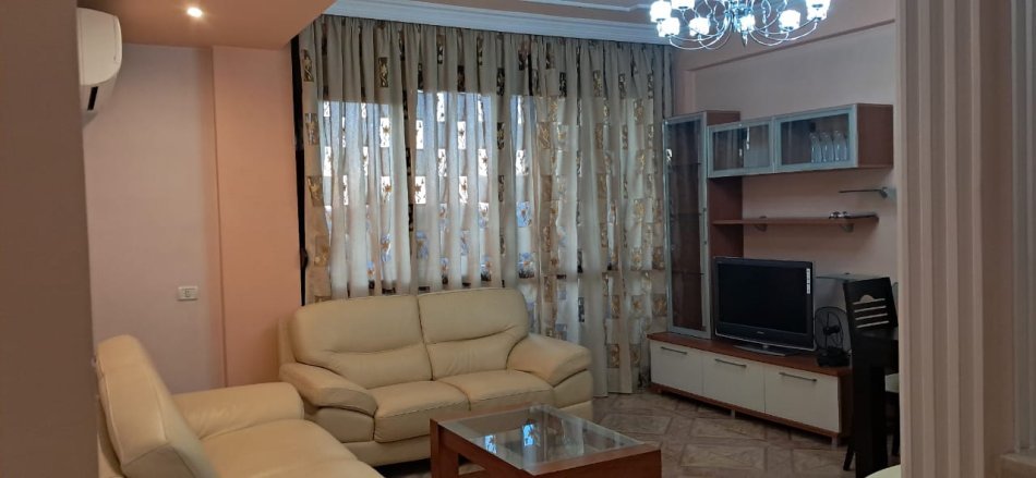 JEPET ME QERA APARTAMENT 2+1 600 EURO ZOGU I ZI