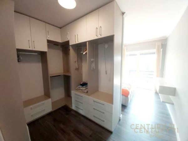 APARTAMENT 2+1+PARKING PER QIRA NE RRUGEN E BARRIKADAVE