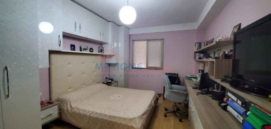 Apartament 3+1 Ne Shitje Tek Mine Peza Prane Me Gjimnazin Qemal Stafa