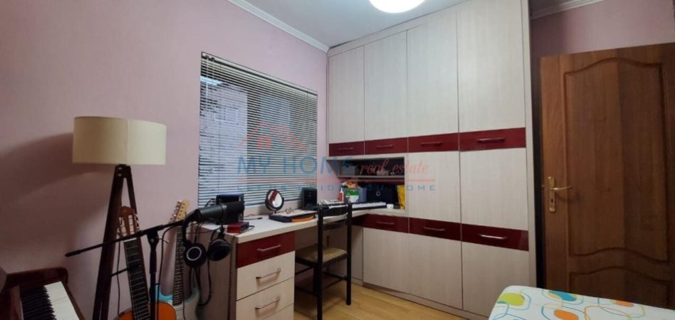 Apartament 3+1 Ne Shitje Tek Mine Peza Prane Me Gjimnazin Qemal Stafa