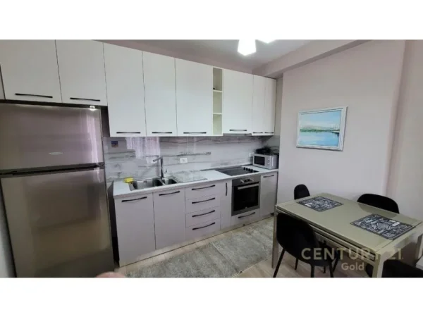 APARTAMENT 2+1 PER QERA PRANE HOTEL MONDIAL!