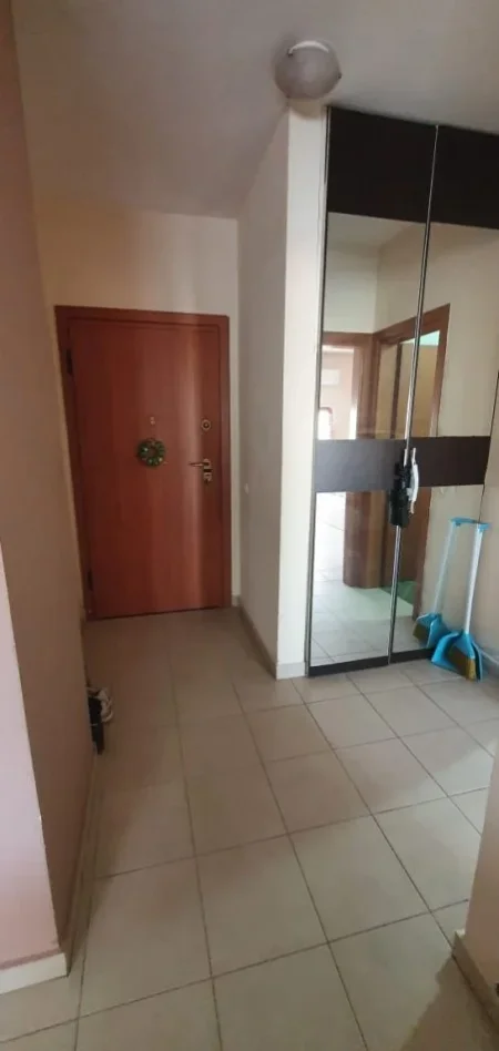 Jepet Shtepi  me qera,    ne Pallat i Ri 1+1  ID   11900