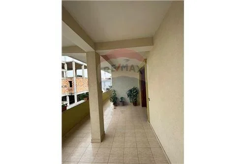 JEPET APARTAMENT 2+1 ME QIRA ne Atir, Rruga Llazar Siliqi