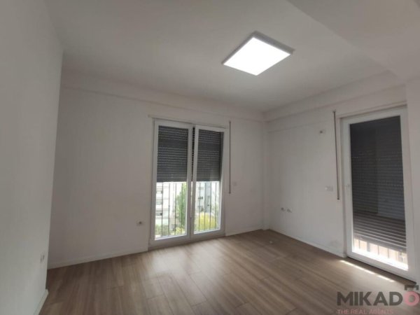 Jepet me Qira Ambient per Zyra tek Rruga Forsina Plaku, prane 21 Dhjetorit!