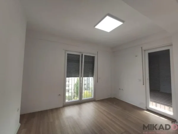 Jepet me Qira Ambient per Zyra tek Rruga Forsina Plaku, prane 21 Dhjetorit!