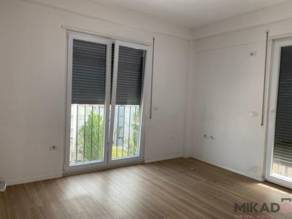 Jepet me Qira Ambient per Zyra tek Rruga Forsina Plaku, prane 21 Dhjetorit!