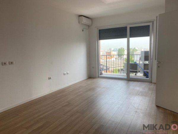 Jepet me Qira Ambient per Zyra tek Rruga Forsina Plaku, prane 21 Dhjetorit!