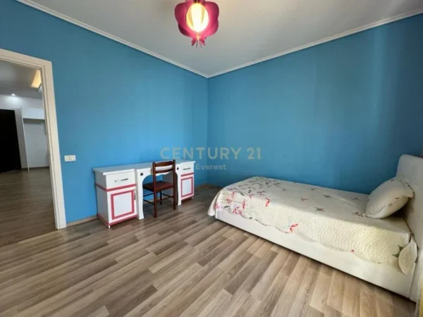 KODRA E PRIFTIT - JAPIM ME QIRA KATIN E NJE VILE.