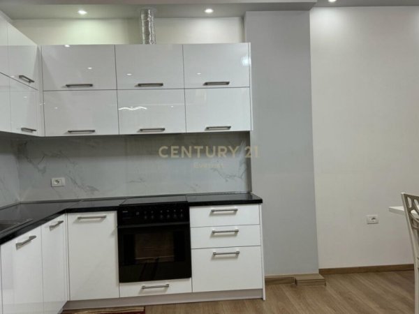 KODRA E PRIFTIT - JAPIM ME QIRA KATIN E NJE VILE.