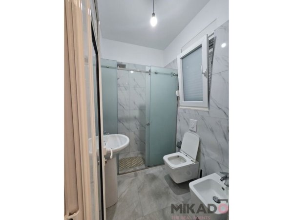 Jepet me Qira kati i 2 i Viles tek rrruga e Vilave ne Lunder!